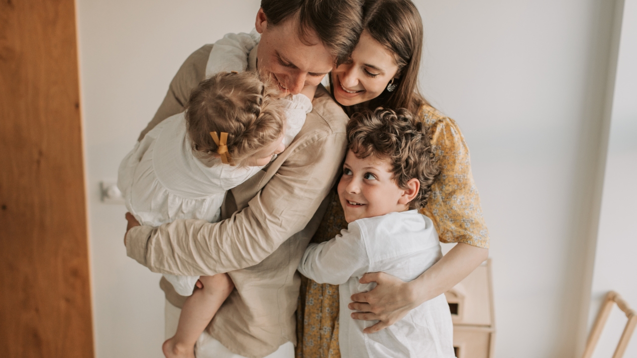 Família em Inglês: Aprenda 5 Palavras + Quiz