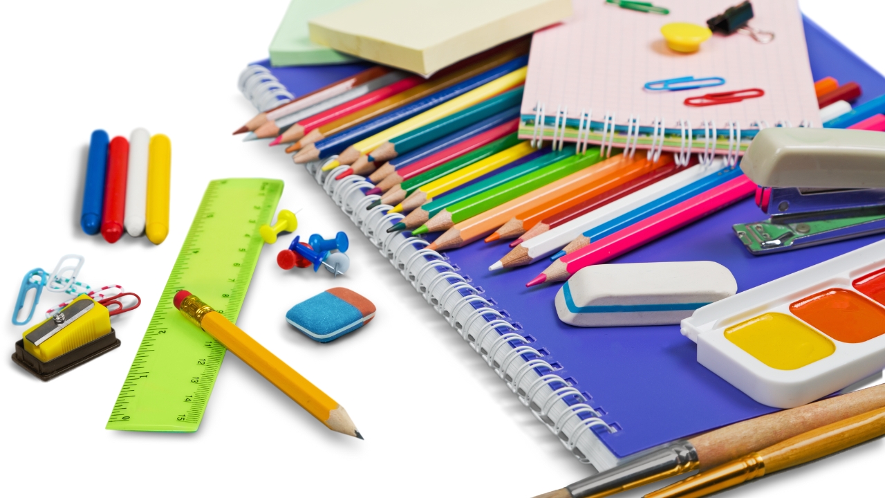 Objetos Escolares em Inglês: Aprenda 5 Palavras + Quiz
